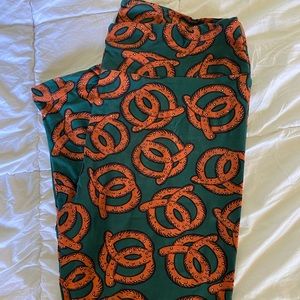 LuLaRoe T&C Pretzel leggings